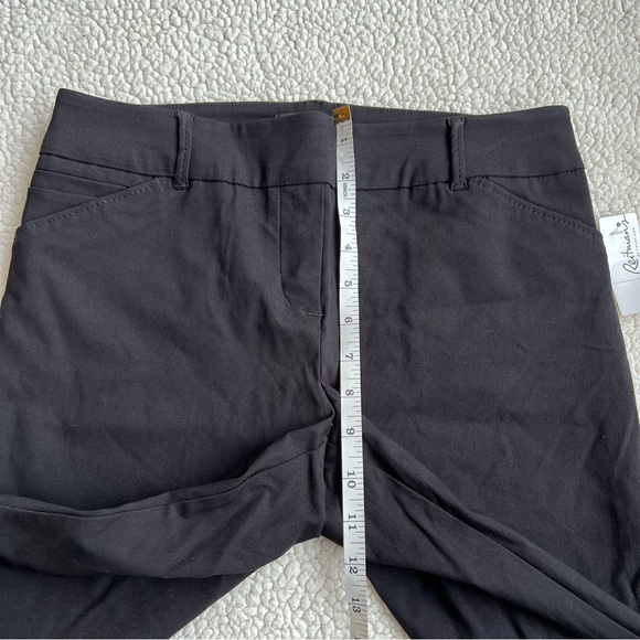 Reitmans High-Rise Bermuda - The Iconic - Picture 7 of 13